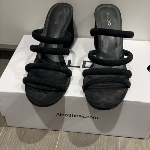 Aldo Black Faux Suede Block Heel Sandals – Size 8.5 - Picture 4 of 6